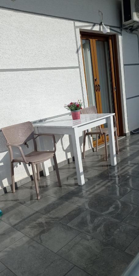 Amar Seaside Lägenhet Ksamil